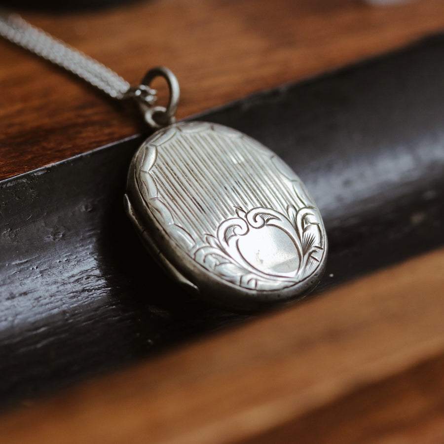 Vintage | Adlerose Locket Necklace