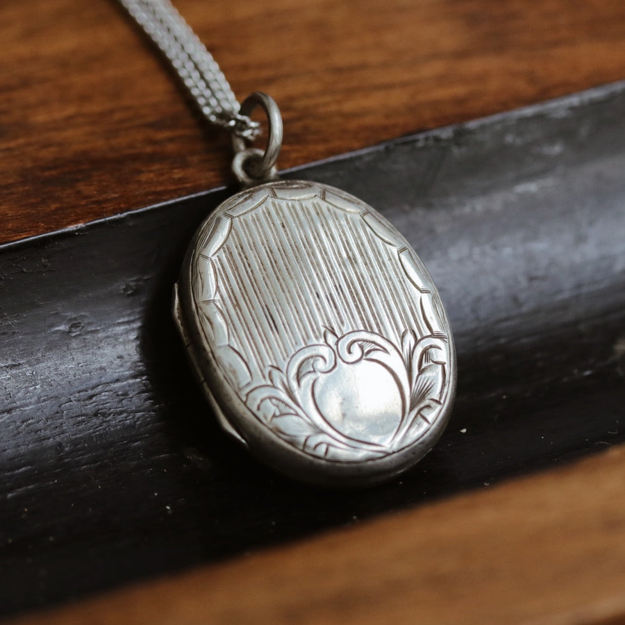 Vintage | Adlerose Locket Necklace