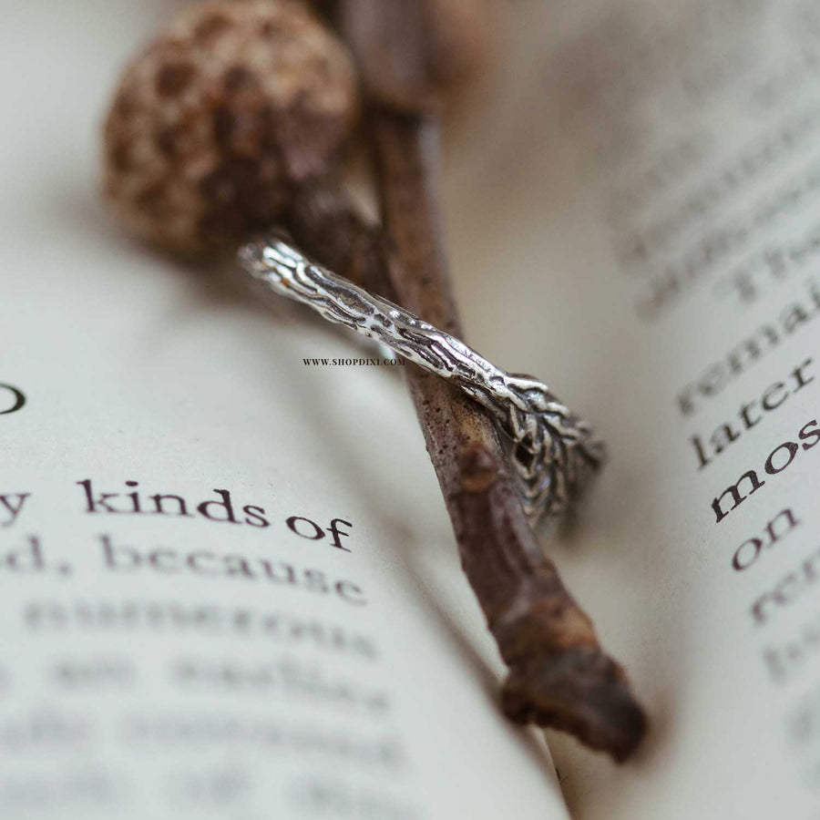 Oak Leaf Cradle Ring