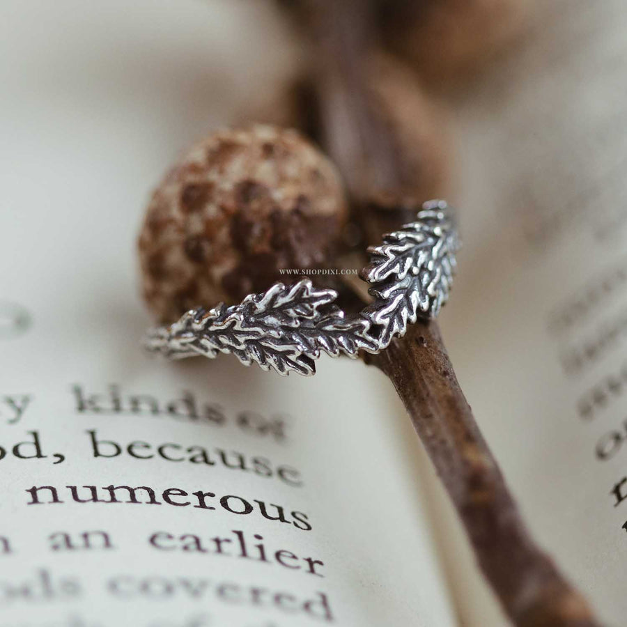 Oak Leaf Cradle Ring