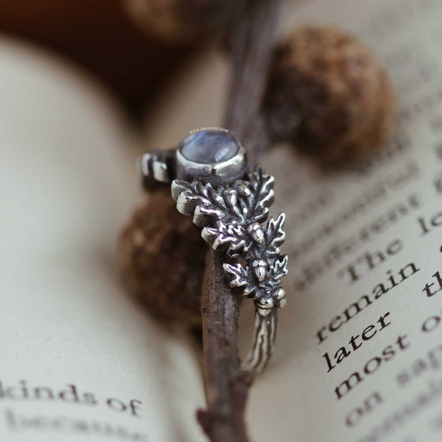 Autumn Moon Embrace Oak Leaf Ring