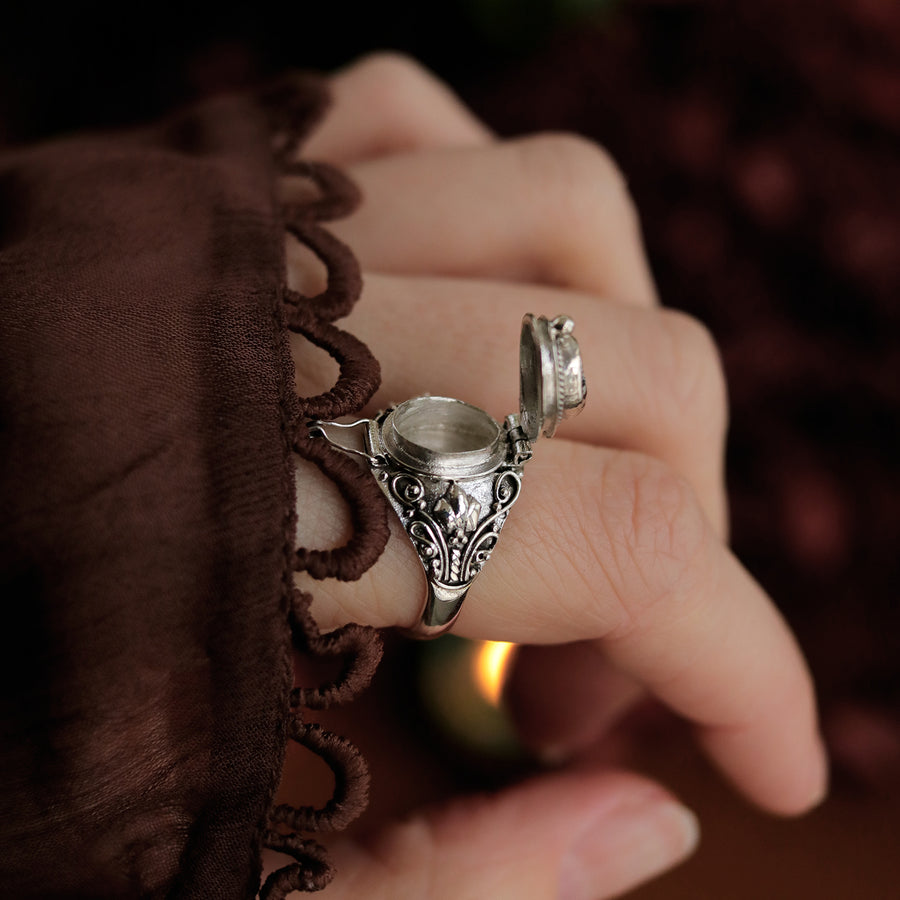 Till Death Opening Poison Box Ring