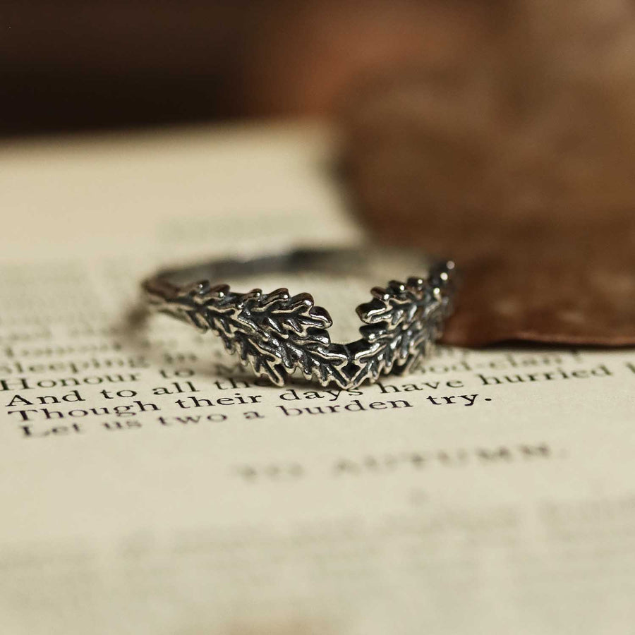 Oak Leaf Cradle Ring