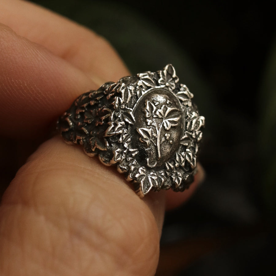 Ivy Shield Ring