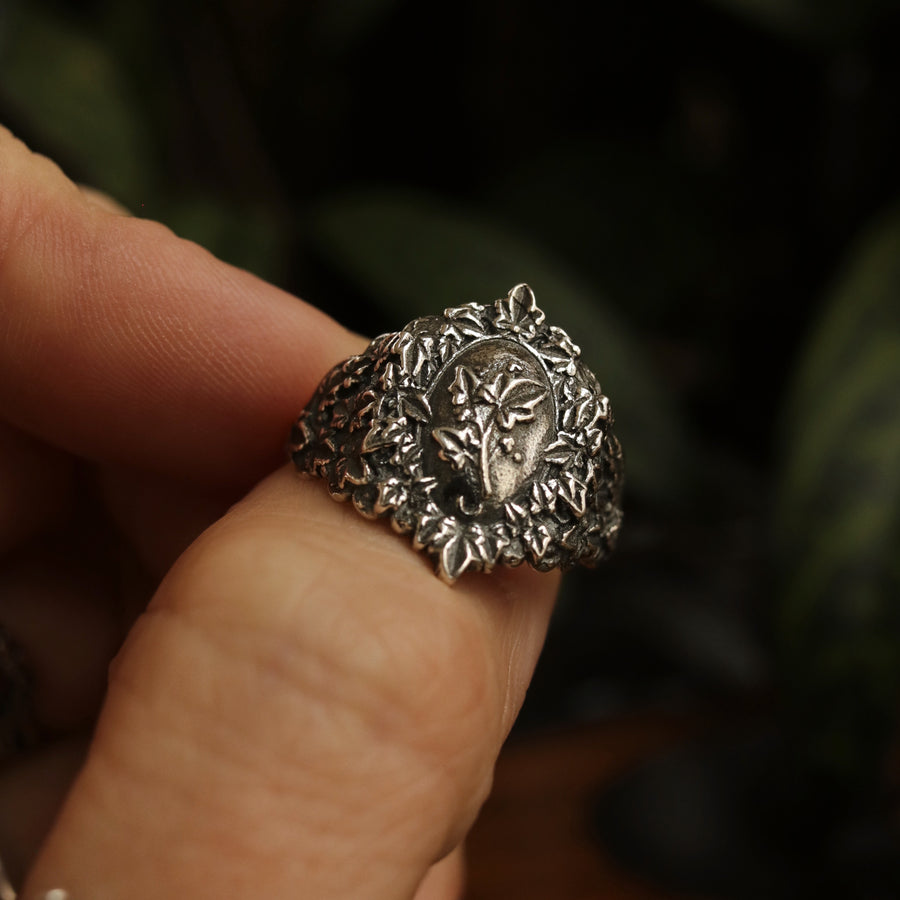 Ivy Shield Ring