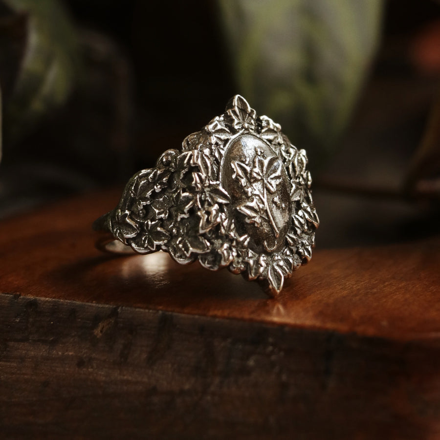 Ivy Shield Ring